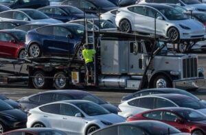 Tesla giảm giá mạnh Model 3 tại Mỹ