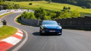 Tesla lấy lại kỷ lục xe điện Nurburgring từ Porsche
