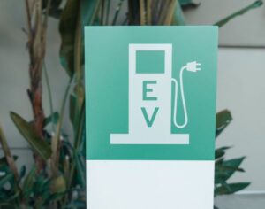 7 hãng ô tô bắt tay nhau ra mắt mạng lưới sạc tại Mỹ để thách thức Tesla