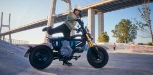 BMW CE 02 - Mô tô điện mới của BMW giá gần 180 triệu đồng
