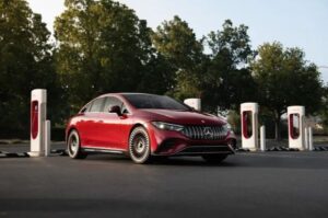 Xe điện Mercedes-Benz tích hợp chuẩn sạc NACS từ năm 2025