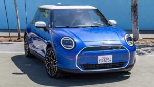 Mini Cooper mới: Thiết kế tối giản, màn hình tròn lớn