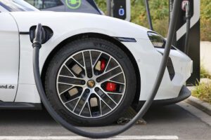 Porsche tìm đối tác cho nhà máy pin EV trị giá 3,3 tỷ USD