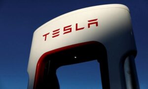 Elon Musk nói: Tesla có thể tiếp tục giảm giá xe trong "thời kỳ hỗn loạn"