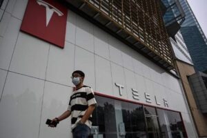 Tesla và các đối thủ Trung Quốc báo hiệu đình chiến sau cuộc chiến giá EV khốc liệt