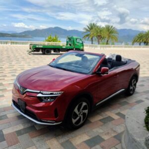 VF 8 bản mui trần xuất hiện tại Việt Nam