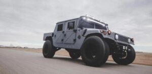 Xe Humvee chạy điện của Tesla có giá 100.000 USD