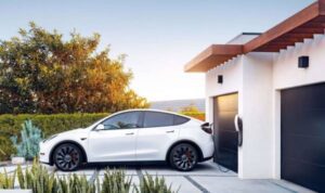 Năm 2025, tất cả xe điện Tesla sẽ có tính năng sạc hai chiều