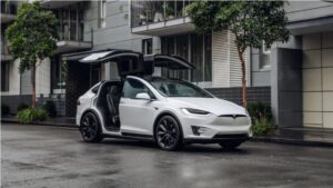 Tesla lại giảm giá 2 mẫu xe điện đắt nhất