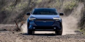 Toyota sản xuất SUV điện ba hàng ghế mới của Subaru