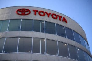 Toyota tăng gấp đôi lợi nhuận khi tăng tốc phát triển xe điện