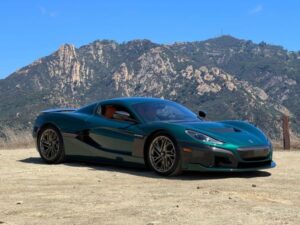 Cảm giác lái chiếc xe điện nhanh nhất thế giới Rimac Nevera sẽ như thế nào?