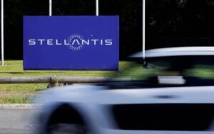 Stellantis cho biết pin xe điện sẽ nhẹ hơn 50% trong tương lai