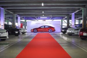 Tesla bắt đầu giao hàng Model S tại Nhật Bản