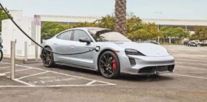 Xe điện Porsche và Audi bị thu hồi do hở pin