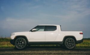 Rivian tăng tốc sản xuất xe điện