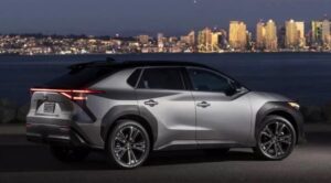 Toyota tăng tốc sản xuất để bắt kịp BYD và Tesla