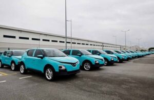 VinFast triển khai dịch vụ taxi điện Xanh SM tại Lào