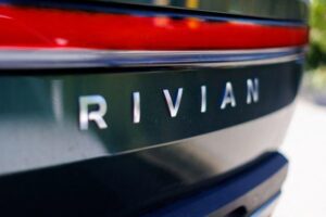 Rivian tăng mục tiêu sản xuất trong bối cảnh nhu cầu xe điện tăng