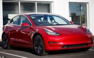 Tesla sắp sản xuất xe điện giá 27.000 USD