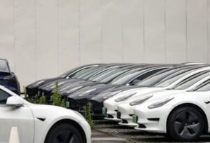 Ế ẩm, Tesla giảm giá tại Trung Quốc