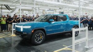 Rivian sa thải thêm 10% nhân viên vì bán ế