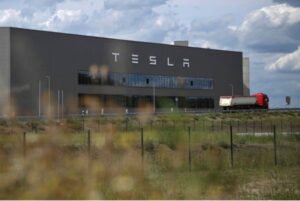 Nhà máy Tesla ở Đức dừng hoạt động