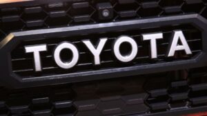 Toyota, Samsung tăng tốc phát triển pin thể rắn
