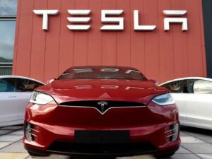 Doanh số bán xe điện đang chậm lại. Tesla đang đi xuống