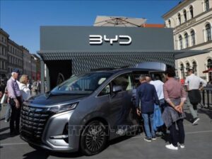 BYD sắp vượt Tesla chiếm ngôi vương xe điện ở châu Âu
