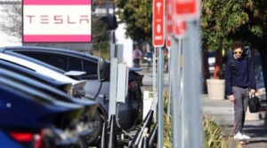 Musk sa thải toàn bộ nhân viên bộ phận sạc EV